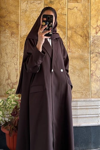 عباية بليزر بقصة النصف كلوش باللون البني