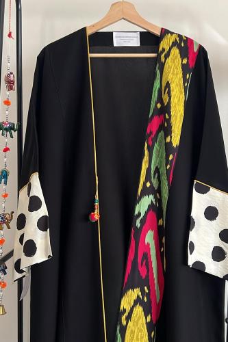 عباية بنقوش ملونة مقاس 53