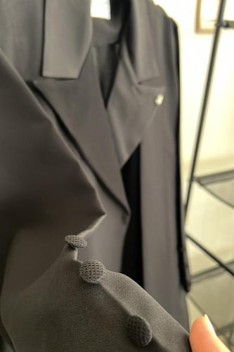 عباية كريب باللون الأسود