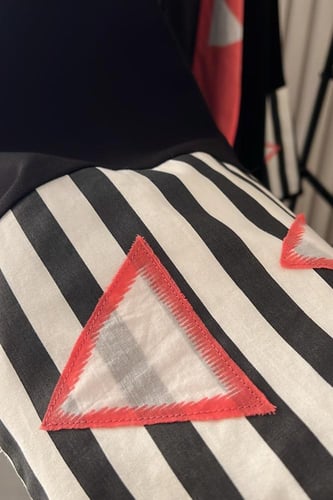 عباية سوداء بنقوش ملونة مقاس 56