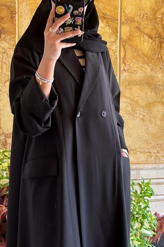 عباية بليزر بقصة نصف كلوش متوفرة بعدة ألوان