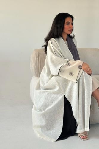 عباية لينن باللون الأبيض والرمادي