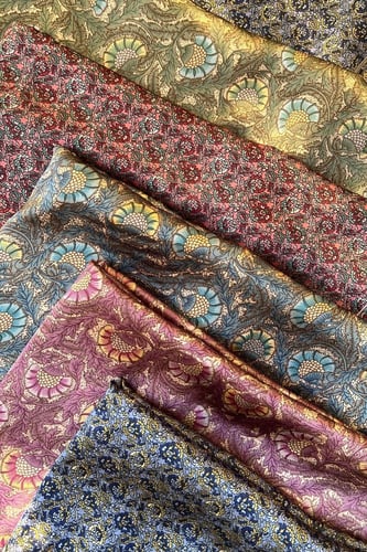 عباية من المخمل الكوري الأسود متاحة للتفصيل بعدة أ...