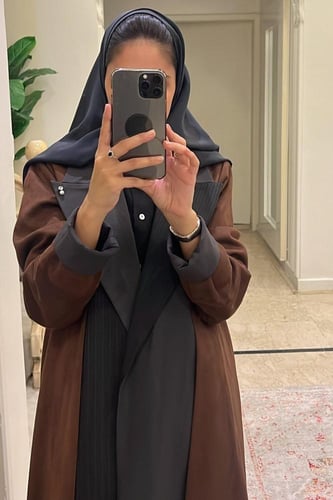 عباية كريب باللون الأسود