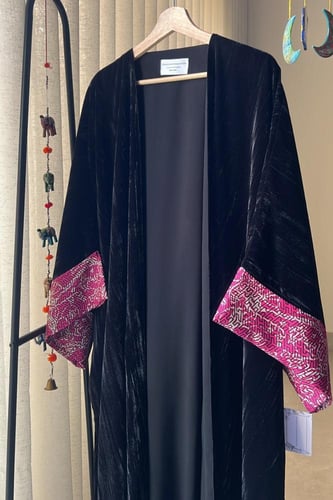 L4/ أسود قياس 58