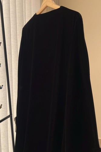 عباية من قماش المخمل الكوري والحرير الهندي