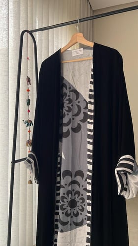 عباية من المخمل الكوري وبطانة من الحرير الهندي (ير...