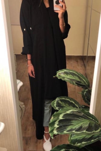 عباية باللون الأسود