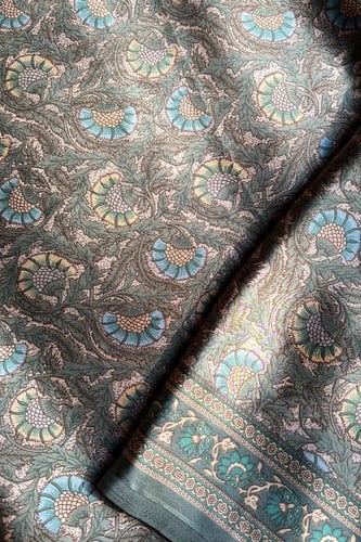 عباية من المخمل الكوري الأسود متاحة للتفصيل بعدة أ...