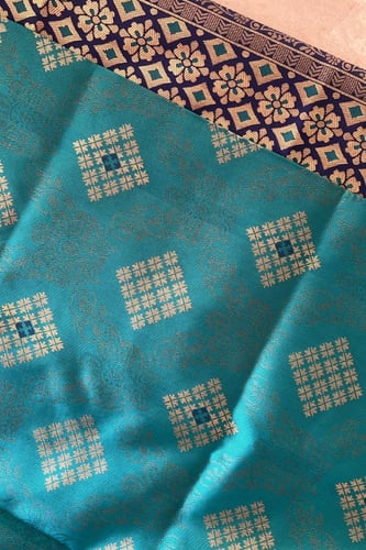 عباية من المخمل الكوري الأسود متاحة للتفصيل بعدة أ...