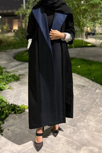 عباية باللون الأسود والكحلي