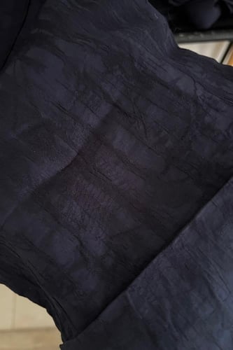 عباية باللون الكحلي