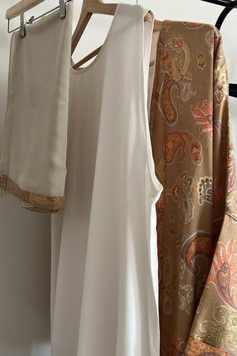 طقم من ثلاث قطع مقاس 56