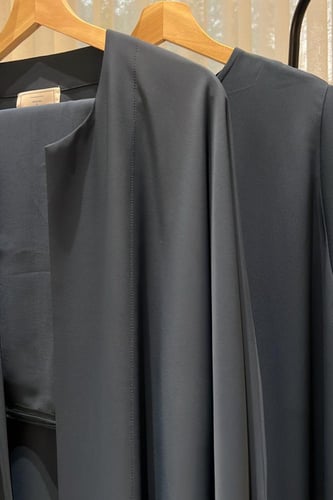 طقم من ثلاث قطع مقاس 56