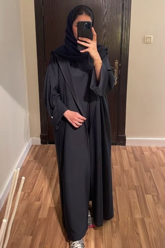 طقم باللون الكحلي