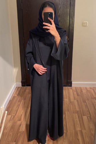 طقم باللون الكحلي