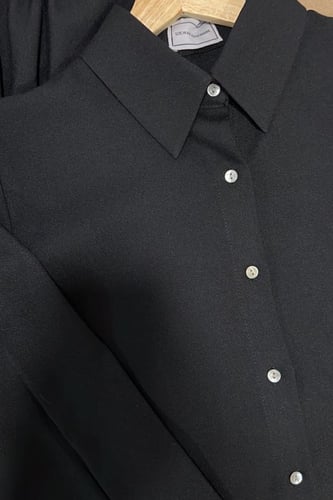 طقم من قطعتين متوفر بعدة ألوان