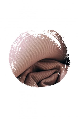 طقم باللون الوردي