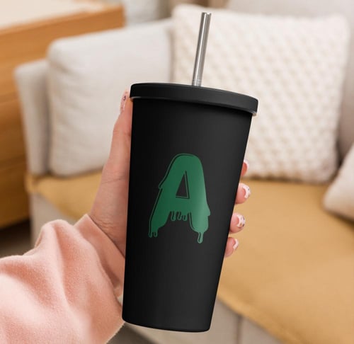 كوب معزول مميز بحرف A