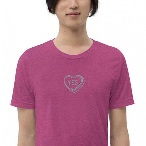 تيشيرت بأكمام قصيرة