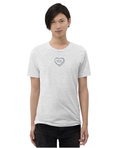 تيشيرت بأكمام قصيرة