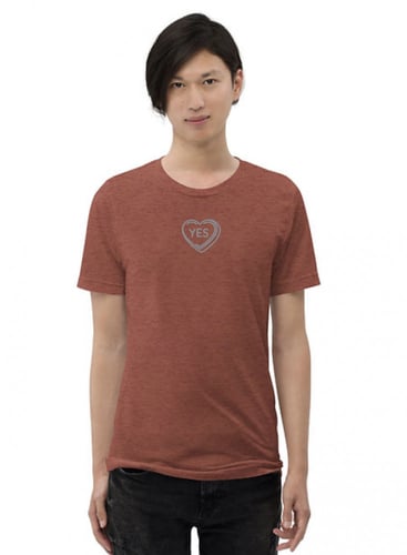 تيشيرت بأكمام قصيرة