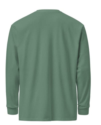 قميص بأكمام طويلة