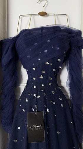 فستان سهره أوف شولدر مزين بالكرستال بعدة الوان