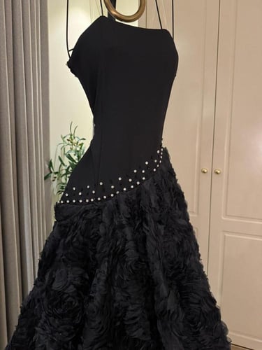 فستان سهرة تفته باللون الاسود