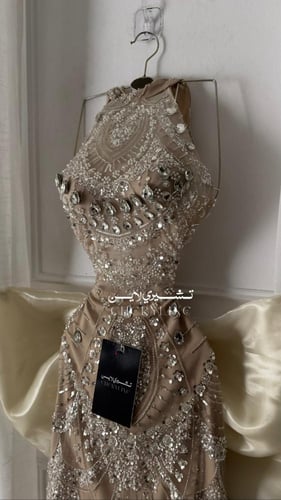 فستان سهره مزين بشال فيونكة