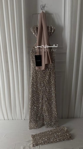 فستان سهره مزين بخرز وترتر وشال