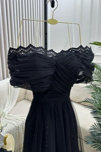 فستان سهره أنيق وراقِ أوف شولدر باضافة قفازات دانت...