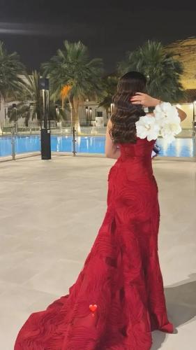 فستان سهره تفته باللون الاحمر