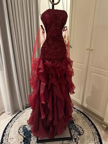 فستان سهرة بعدة اللوان