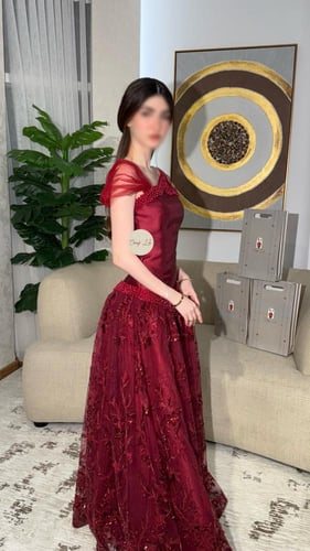 فستان سهرة فاخر بلون خمري