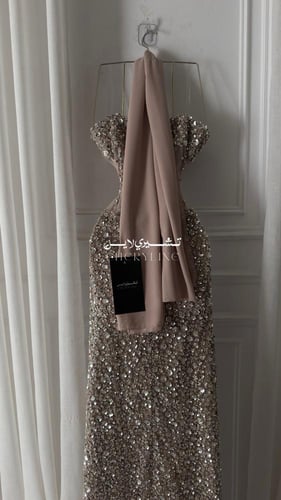 فستان سهره مزين بخرز وترتر وشال