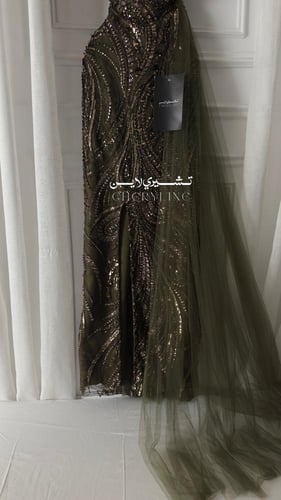 فستان سهره باللون الزيتي مزين بتطريز