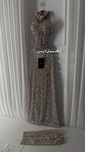 فستان سهره مزين بخرز وترتر وشال
