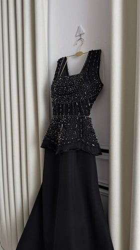 فستان سهره باللون الاسود