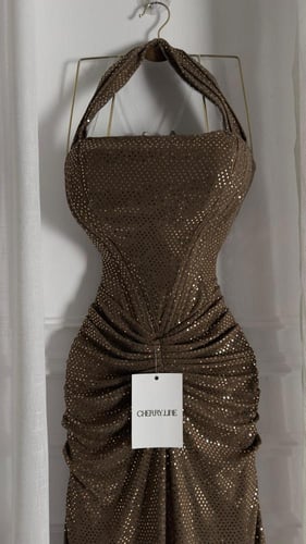 فستان ناعم باللون البني