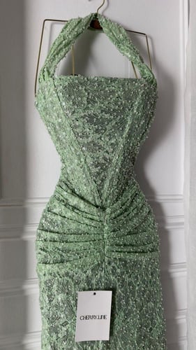 فستان سهره باللون الزيتي