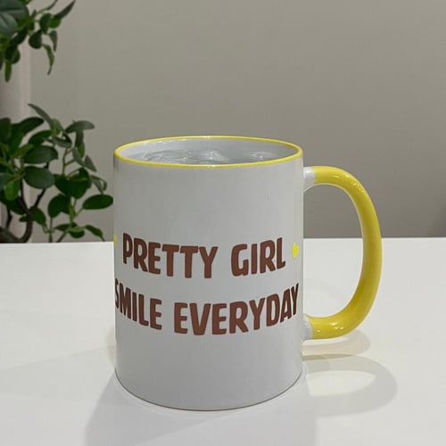 كوب مور بحواف ملونة