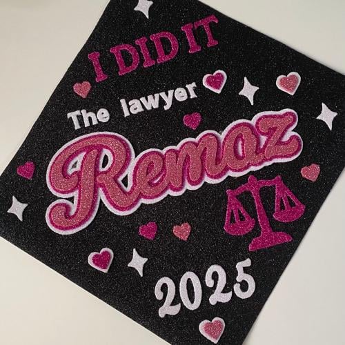 تزيين قبعة تخرج قلوب