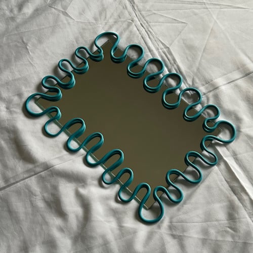 مرايه باللون الازرق كبير