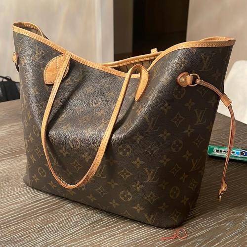 لوي ڤيتون LV