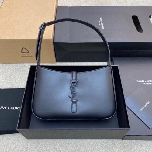 سان لوران SAINT LAURENT