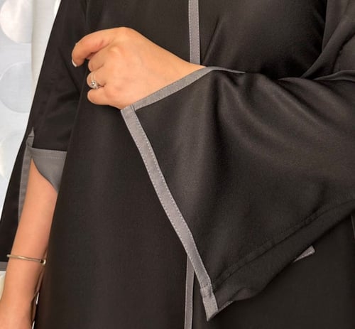 # 375 عباية دبل فيس أسود ورمادي