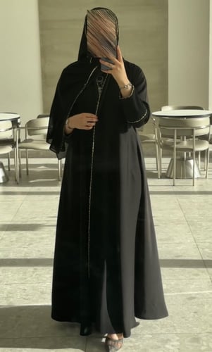 # 366 عباية سوداء بطرف ذهبي