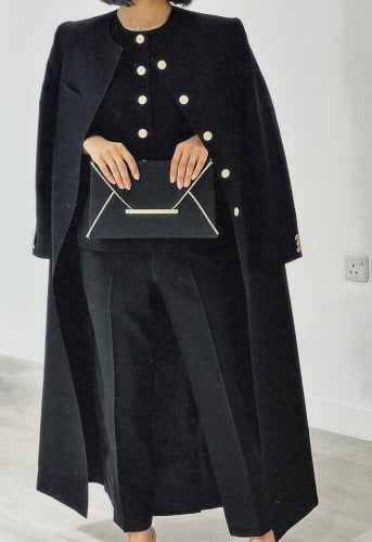 بدله داخليه باللون الاسود