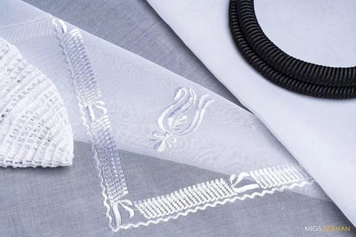 غترة الرويس المطرزة بالحب